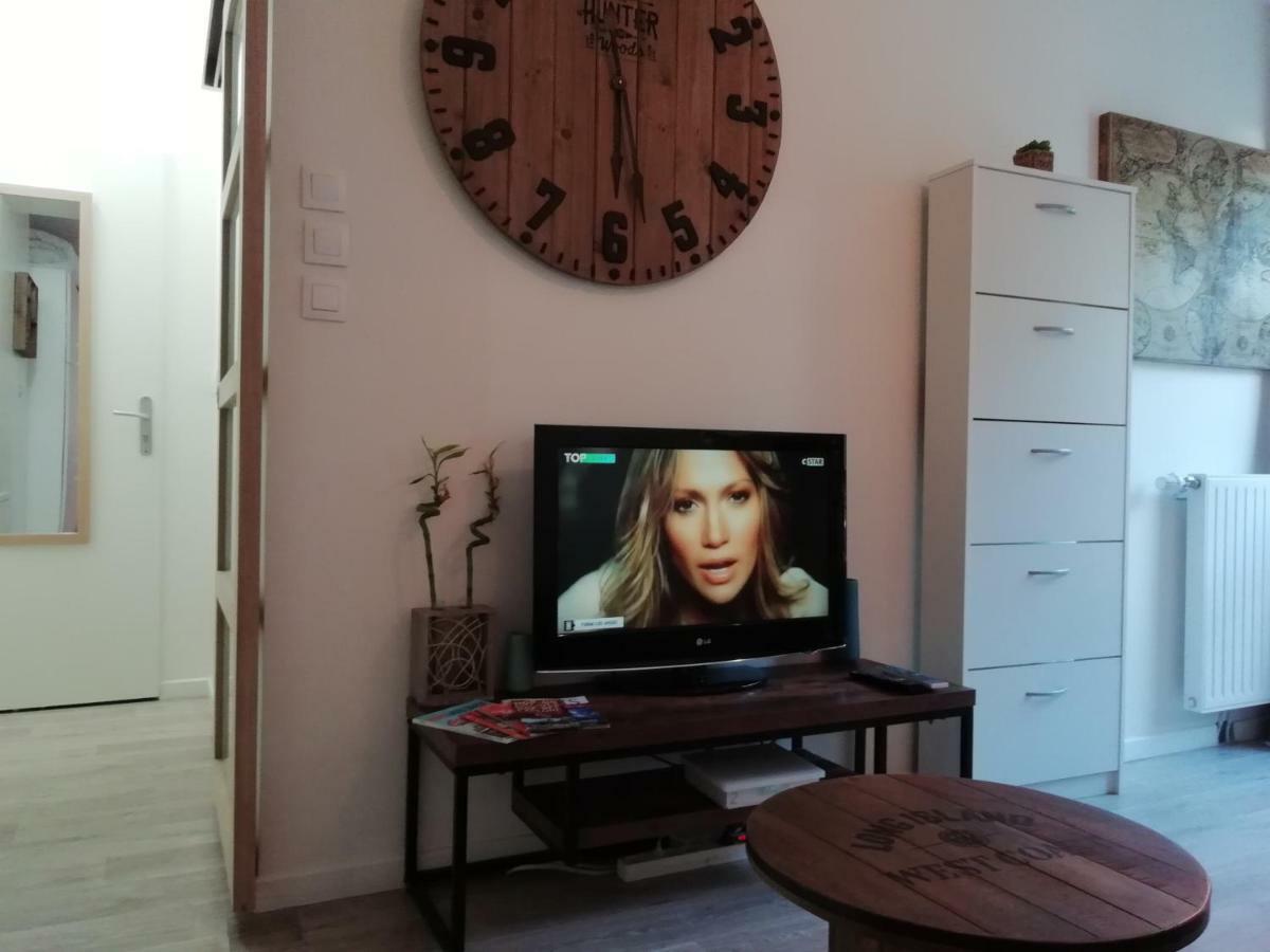 Chic Studio Near Paris Apartment Saint-Denis  Ngoại thất bức ảnh