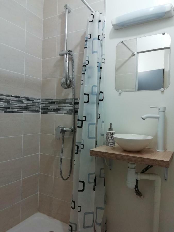 Chic Studio Near Paris Apartment Saint-Denis  Ngoại thất bức ảnh